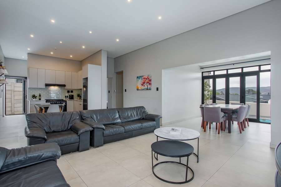 3 Bedroom Property for Sale in Uitsig Western Cape